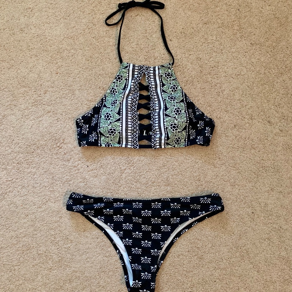 NWOT Cupshe Black/Green Halter Bikini
